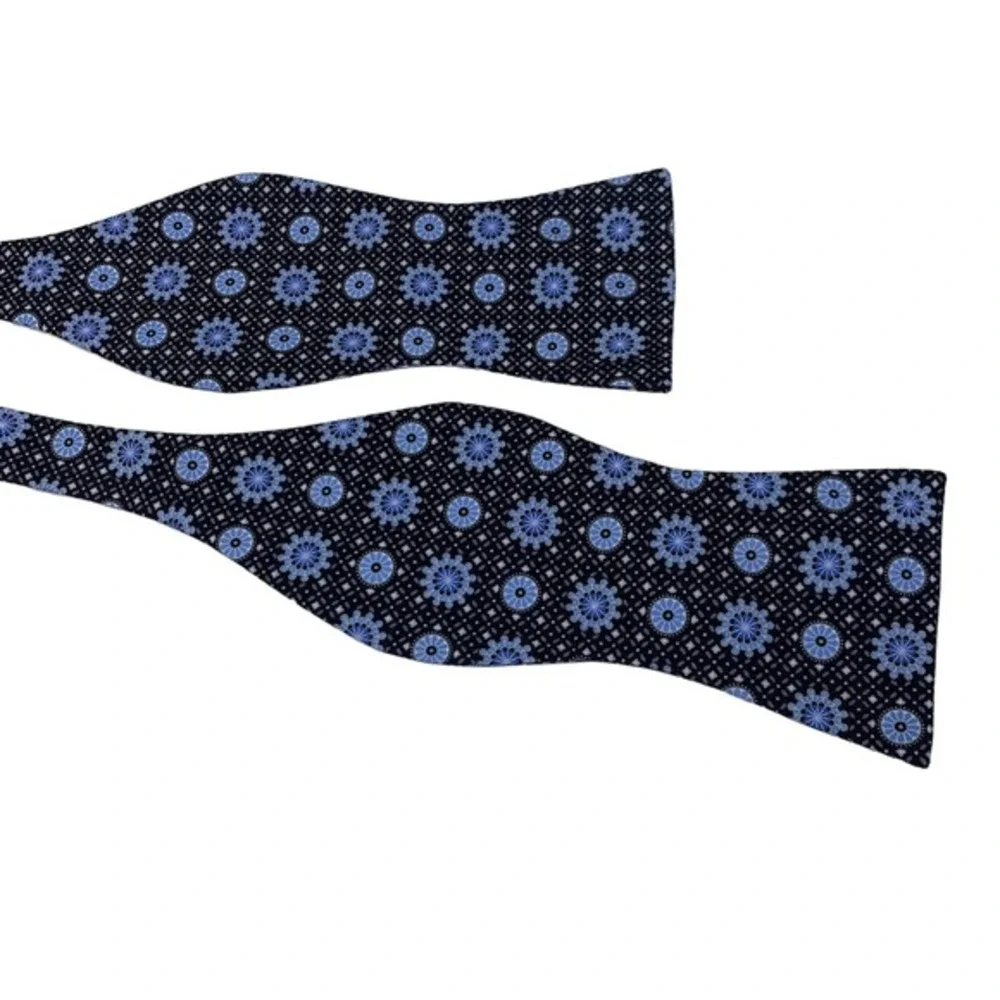 CREMIEUX Navy Blue Geometric‎ Print Silk Bow Tie - NWT